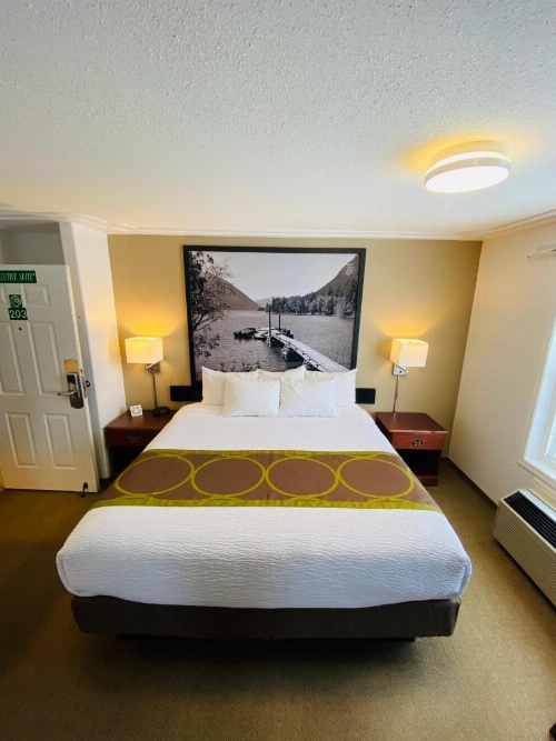 Super 8 by Wyndham 100 Mile House image 18