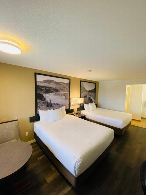 Super 8 by Wyndham 100 Mile House image 31