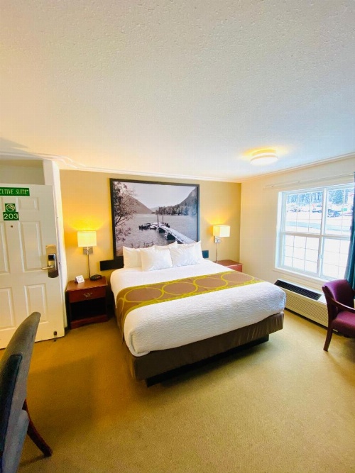 Super 8 by Wyndham 100 Mile House image 34