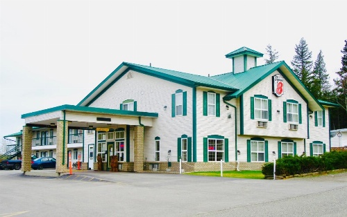 Super 8 by Wyndham 100 Mile House image 37